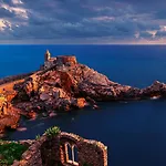 View! Panoramic Overlooking *